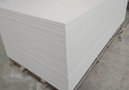 PP板材与PVC板材在隔热与隔音应用中的核心差异解析